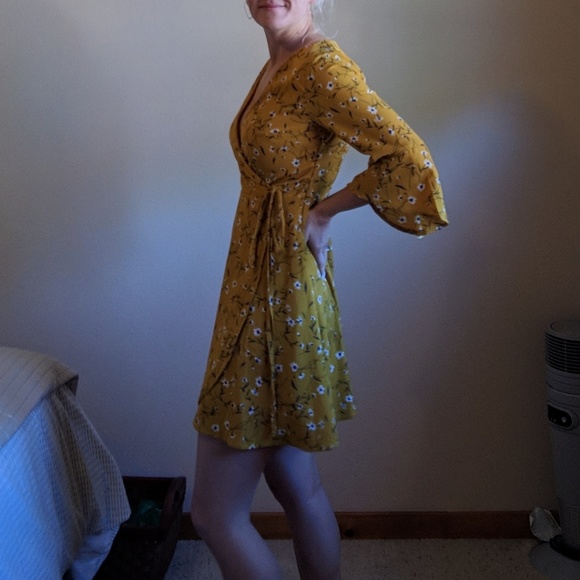 NWOT Floral Wrap Dress - Picture 5 of 6